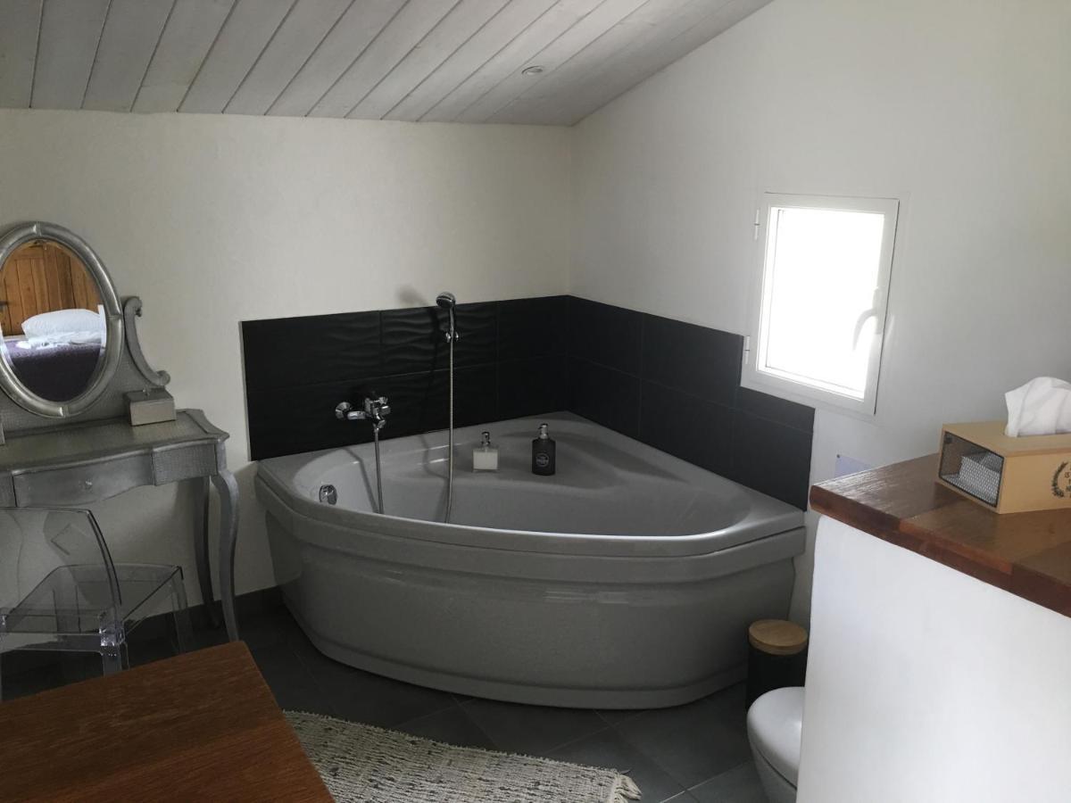 Chambre D Hotes Les Trois Chateaux Piscine Interieure Chauffee Notre-Dame-de-Riez Exterior foto